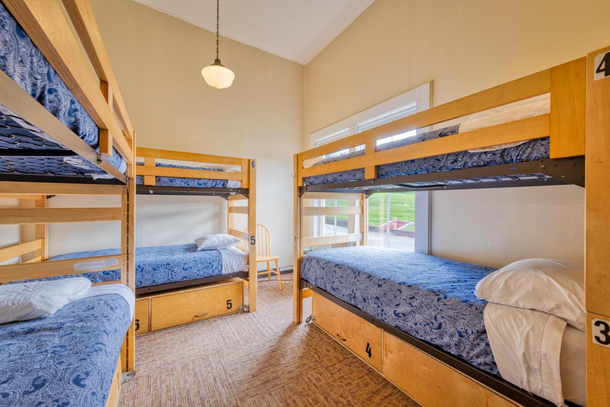 Bed Women's 6-Bed Dorm,1535057929:JPEG
